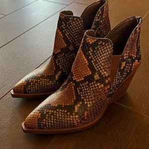 Vince Camuto snake skin boots. 6-1/2